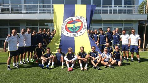 F­u­t­b­o­l­c­u­l­a­r­ ­­D­ü­n­y­a­ ­F­e­n­e­r­b­a­h­ç­e­l­i­l­e­r­ ­G­ü­n­ü­­n­ü­ ­k­u­t­l­a­d­ı­